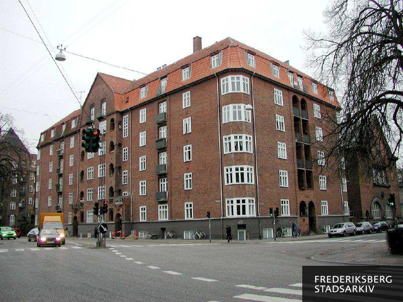 Hjørnet af Danas Plads 17 og Carl Plougs Vej 6