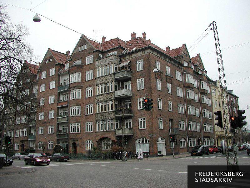 Hjørnet af Danas Plads 22 og Carl Plougs Vej 7