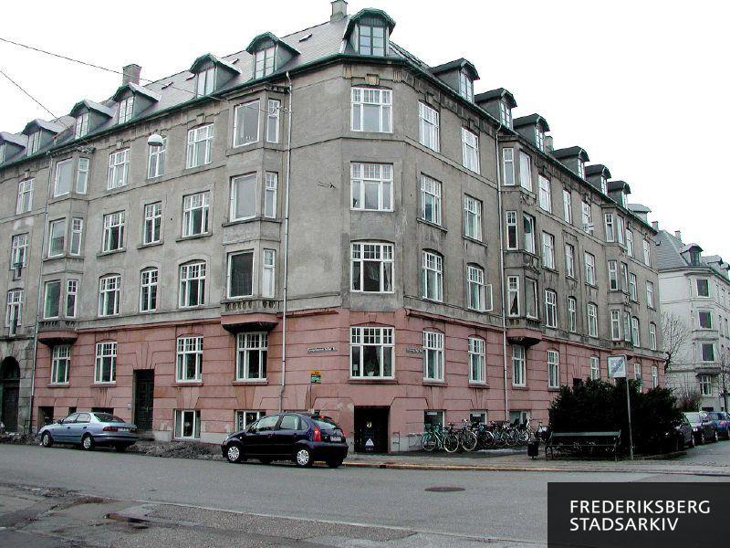 Hjørnet Dronning Olgas Vej 49 og Kronprinsesse Sofies Vej 23