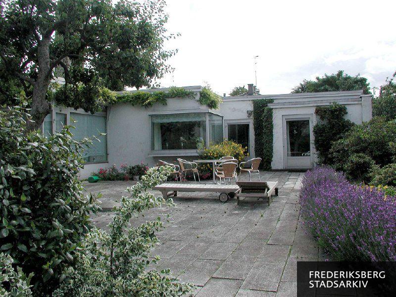 Drosselvej 72 med terrasse set fra haven
