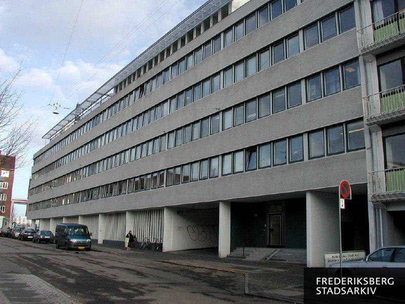 Finsensvej 15 fotograferet fra Lindevangs Allé