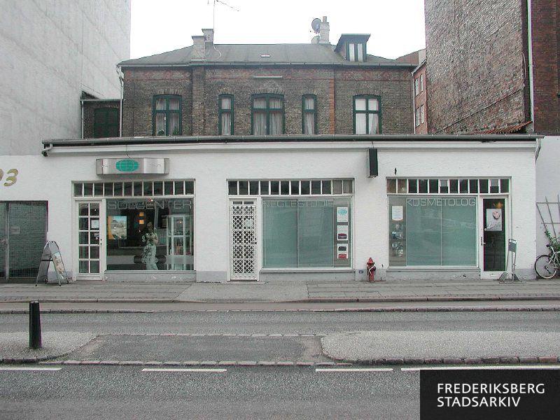Butiksfacaden til Complete Hair & Beauty, en skønhedsklinik med manicure, kosmetolog, frisør og solcenter