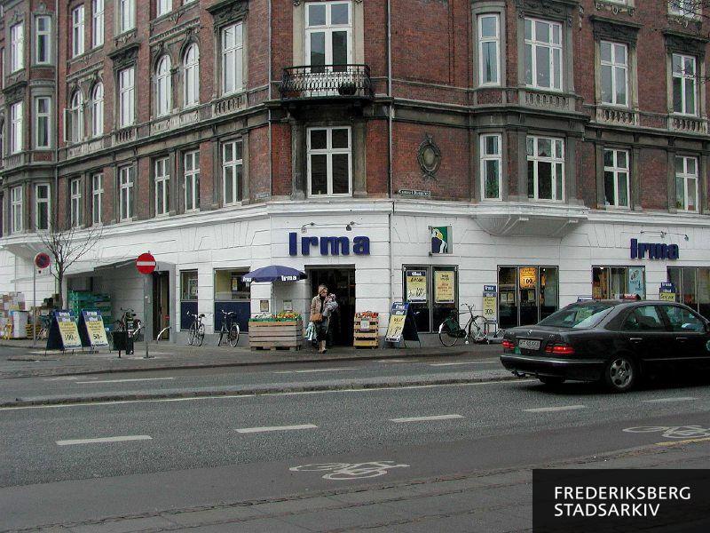 Butiksfacaden hos Irma på hjørnet af Gammel Kongevej 117 og Mynstersvej