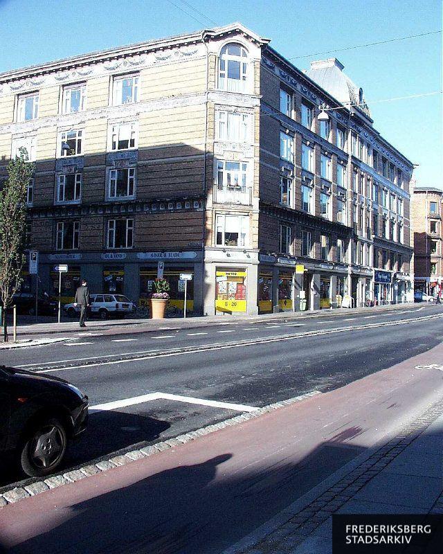 Ejendommen Gammel Kongevej 123 med butiksfacader til Netto, Dansk Supermarked A/S i 2006
