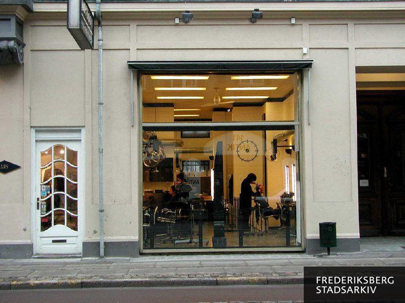 Butiksfacade til Monsoon Hair and Make-Up Academy