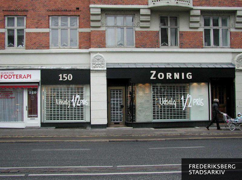 Butiksfacaden til Zornig under et udsalg