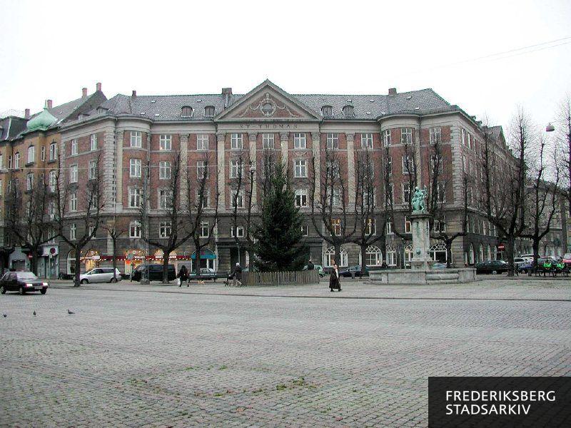 Hjørneejendommen Frederiksberg Allé 26-28 / Sankt Thomas Allé 1-5A