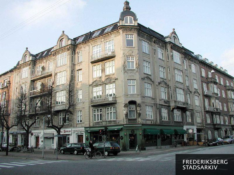 Hjørneejendommen Frederiksberg Allé 42A-42B / Alhambravej 1