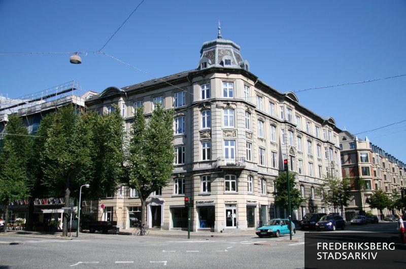 Hjørneejendommen Frederiksberg Allé 56 / Madvigs Allé 1