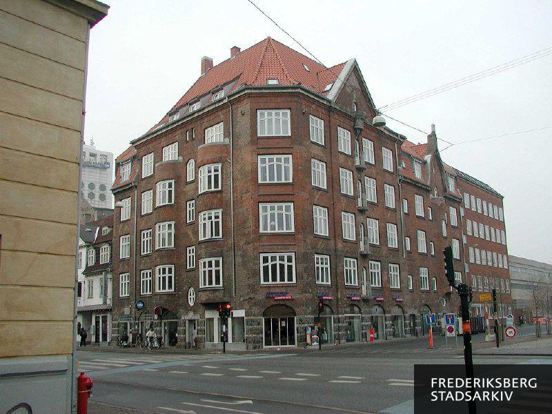 Hjørneejendommen Solbjergvej 1 / Falkoner Allé 19