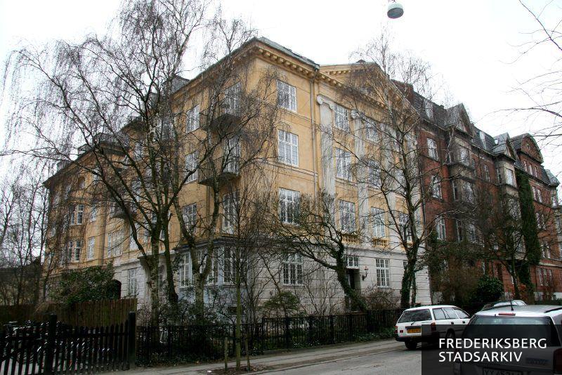 Hjørneejendommen Halls Allé 11 / Rahbeks Allé 24