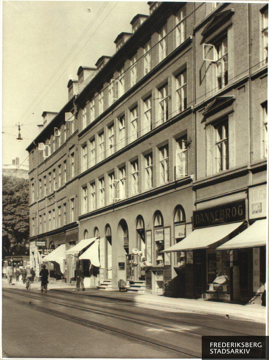Længst til højre ses Gammel Kongevej 72, derpå følger 74 og 76