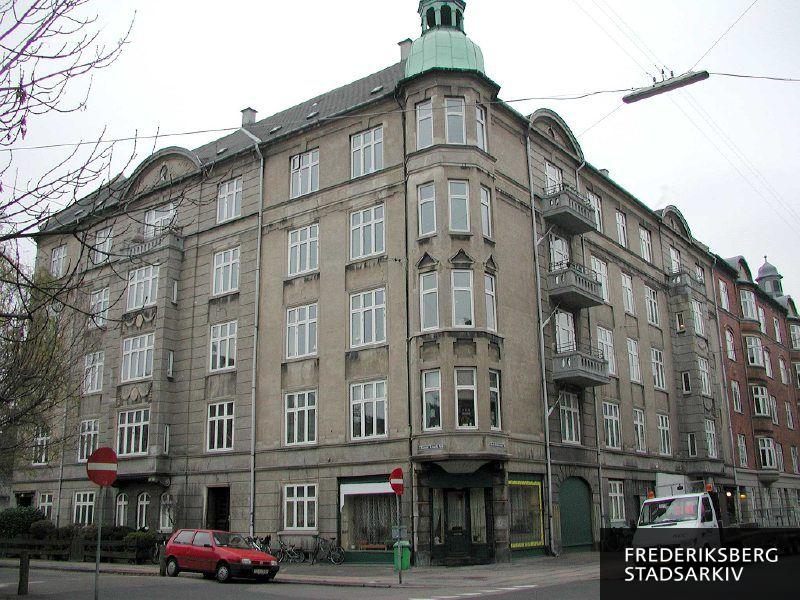 Hjørneejendommen Niels Ebbesens Vej 23 / Sankt Knuds Vej 31 med lanternetårn