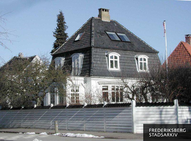 Mariendalsvej 86 ved hjørnet af Solsortvej