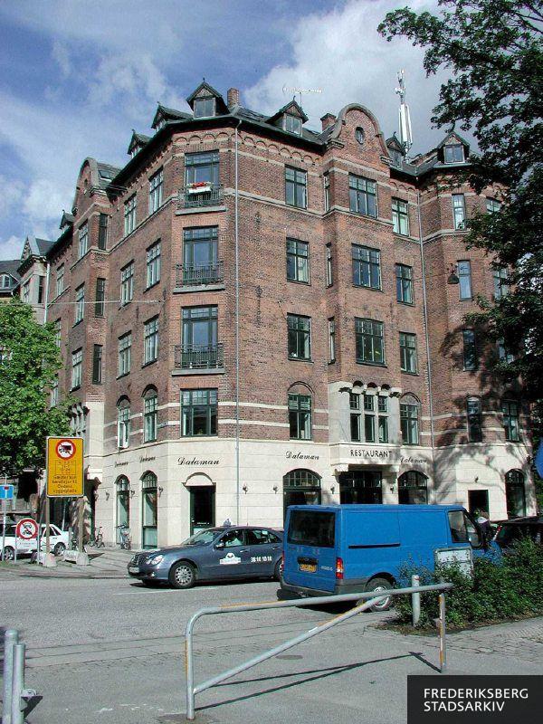 Hjørneejendommen Prinsesse Maries Allé 17 og Vodroffsvej 15, hvor den tyrkiske og anatolske restaurant Dalaman ses i stueetagen