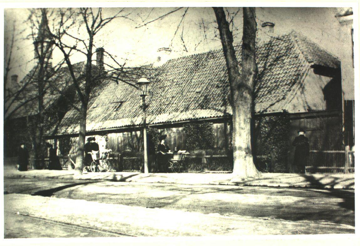Den gamle sogneskole og klokkerbolig