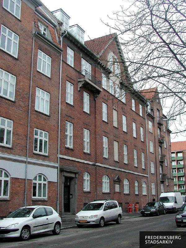Rolfsvej 37 med Dansk Teleforbund Region 1 i 2006, tidligere telefoncentralen KTAS Godthåb Central