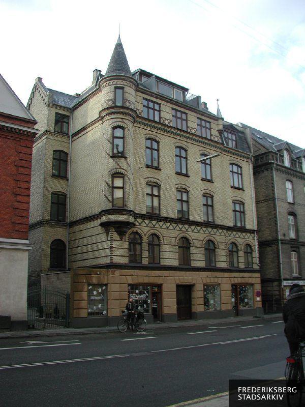 Ejendommen med tårn i slutningen af december 2006