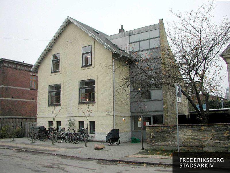 Børnehuset ved Den Kongelige Porcelænsfabrik, den kombinerede børneinstitution var oprindelig virksomhedsbørneinstitution eller virksomhedsbørnehave