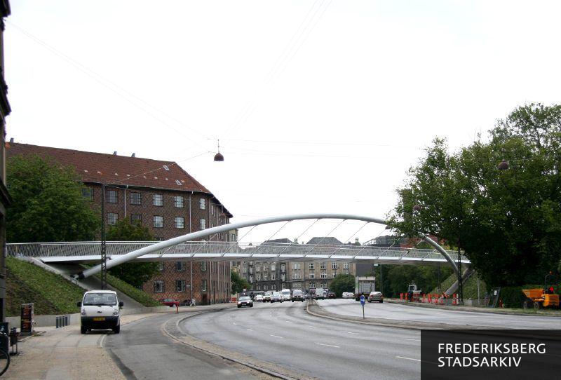 Stibroen over Ågade, cykel- og fodgængerbroen på Den Grønne Sti kaldes også Åbuen, den forbinder Frederiksberg med Nørrebro