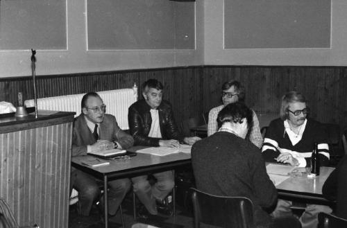 Socialdemokrater på Frederiksberg ved partimøde på Orla Lehmanns Vej, fra venstre Svend Bjørn, Kristian K. Jensen og Klaus Ebbesen i skjorteærmer
