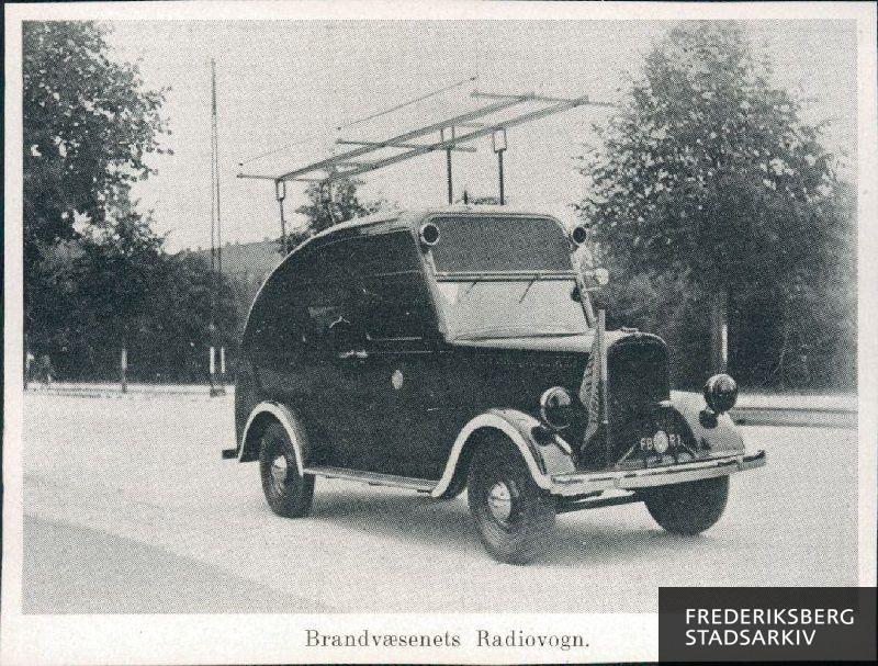 Brandvæsenets første radiovogn, R-1, en Opel Blitz.