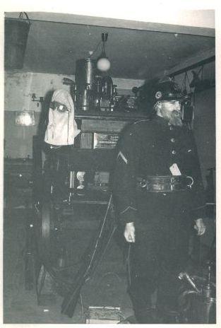 En udstillingsdukke på brandvæsenets museum.