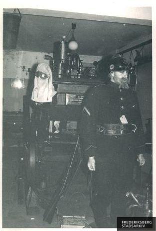 En udstillingsdukke på brandvæsenets museum.