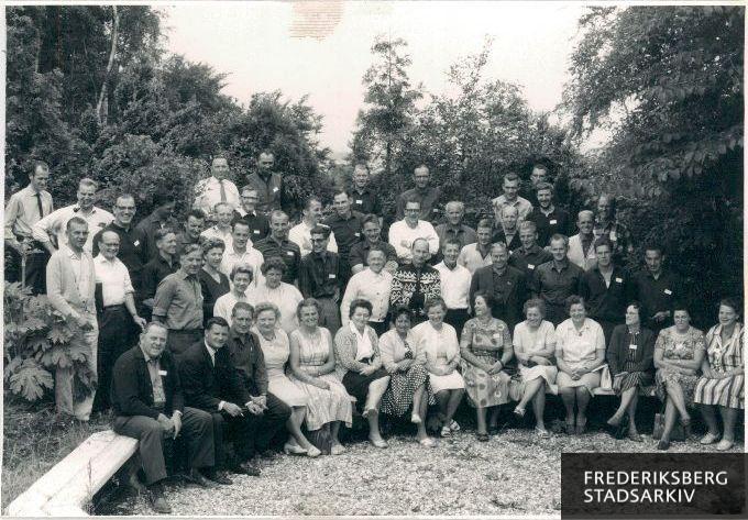 Gruppefoto fra fagforeningskursus på Roskilde Højskole i Himmelev i 1963. Fra Brandfolkenes Organisation deltog Asger Grandjean (ikke Frb.), Finn Olsen, Kbh. sekretær og Knud Baltzersen.