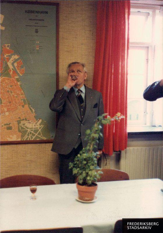 Der blev budt på et glas ve den lille ceremoni i anledning af indvielse af brandvæsenets to nye ambulancer.