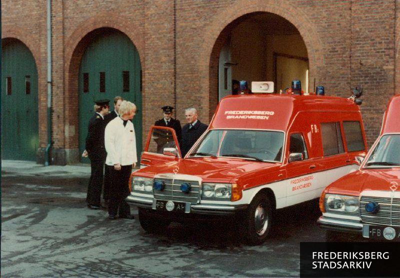 Indvielse af to nye ambulancer.