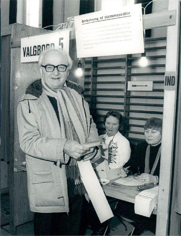 Kristian Albertsen (S) stemmer til folketingsvalget i 1981