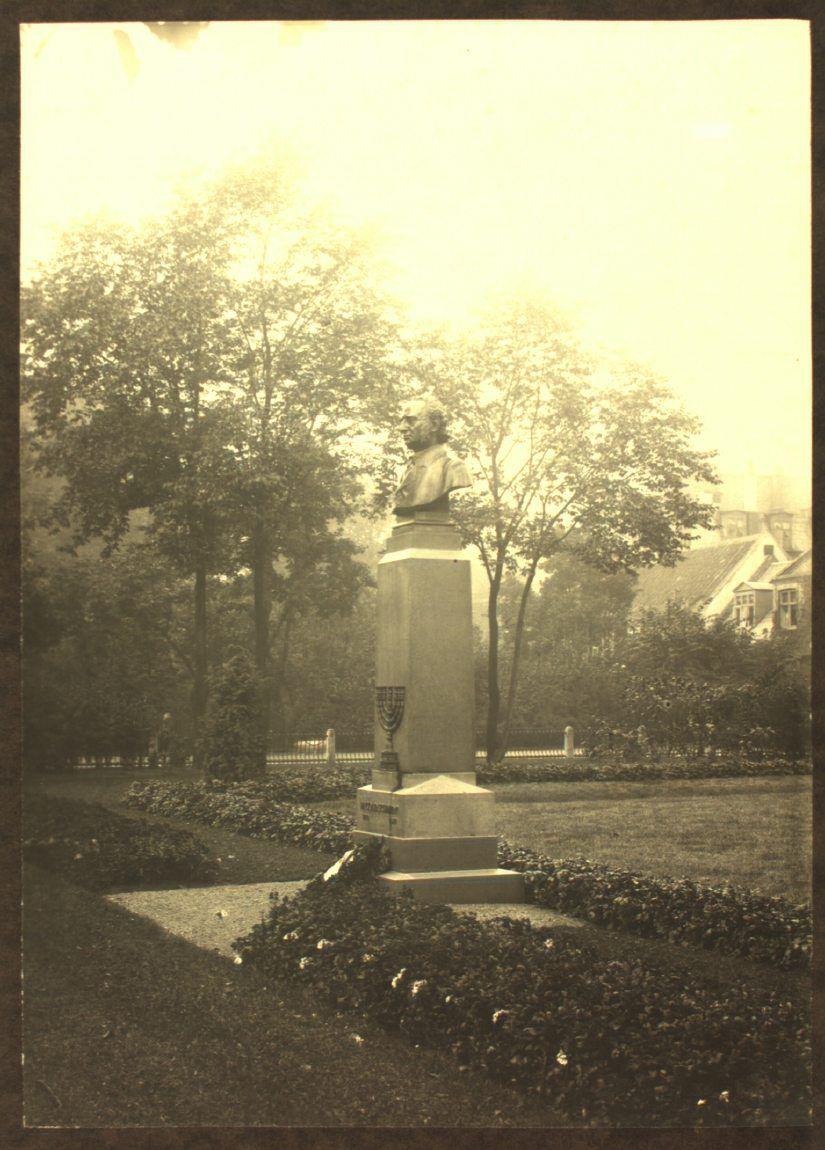 Buste af forfatter Meïr Aron Goldschmidt (1819-1887)