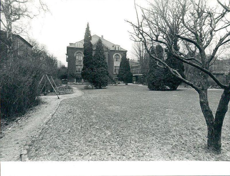 Have og villa Vodroffsvej 10 set fra Svineryggen langs Sankt Jørgens Sø