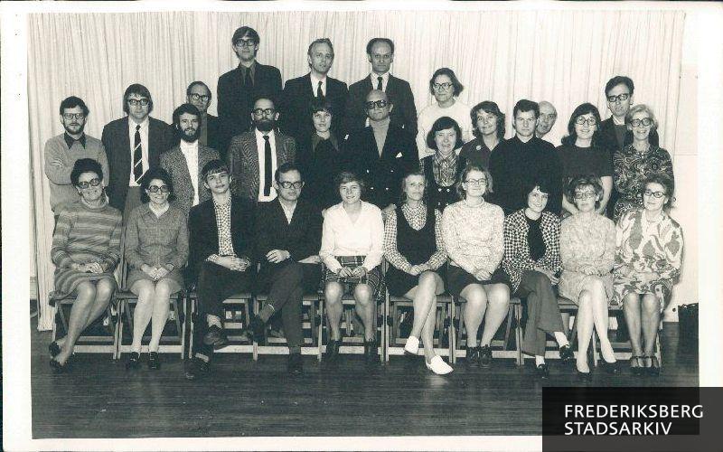 Skolen på Godthåbsvej, lærerpersonalet, 1973.
Nederste række fra venstre: Rigmor Kisling-Møller, Nina Jalser, Johnny Pienick, Ole Bundgaard, Vibeke Bøstrup, Ruth Rugaard, Ottaj Hansen, Birgitte Langkjær, Ingeborg Andersen, Gurli Larsen.
Midterste række fra venstre: Knud Hansen, Ove Bork Nielsen, Finn Fuglsang, Svend Bokelund, Gregers Espersen, Janne Heller, Mogens Sarensen, Birhe Larsen, Helle Flyvholm, Nis Krieger, Lilian Nilsson, Bodil Madsen.
Øverste række fra venstre: Lars-Ole Ebbesen, Ib Hessing-Olsen, Erik Jensen, Grete Falkenskov