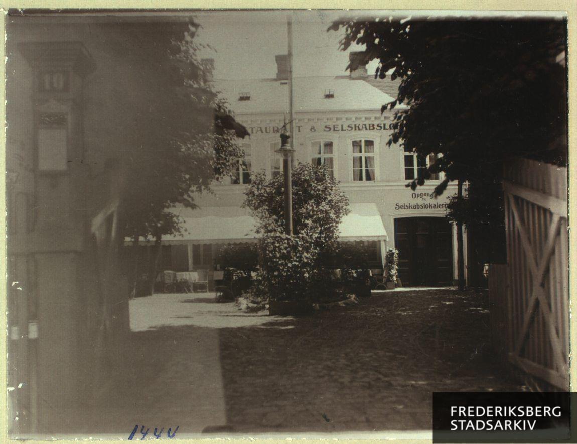 Forhaven til Frederiksberg Selskabslokaler, Allégade 10