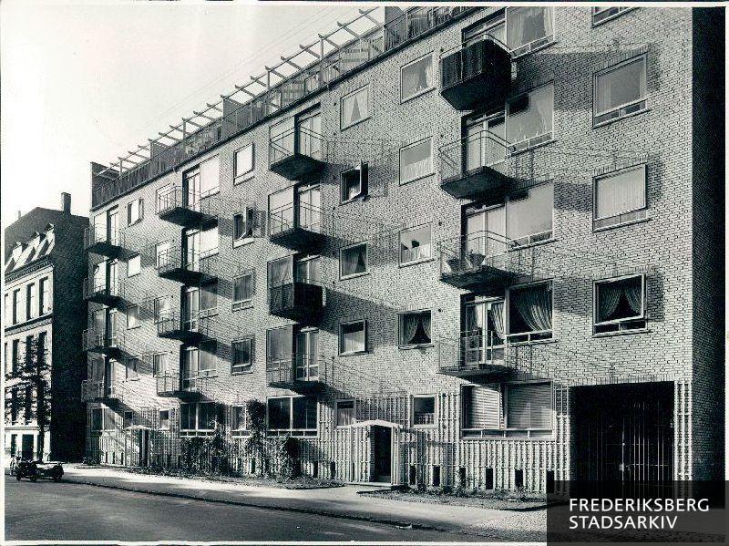 Boligejendom på Carit Etlars vej 4 A-B. Arkitekt: Jean Fehmerling, M.A.A. Præmieret af Frederiksberg Kommune 1951-1952