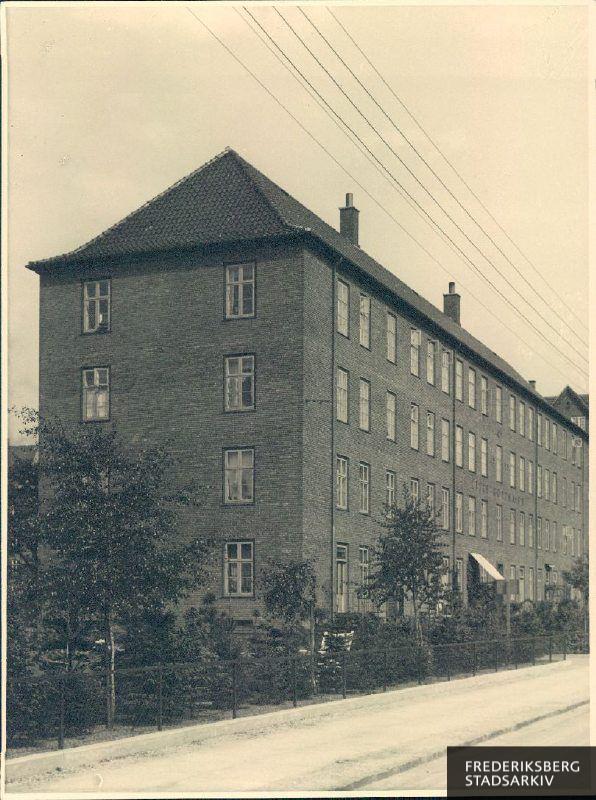 Beboelsesejendommen 'Lille Godthaab' på Mariendalsvej 70-74. Arkitekt: Viggo Jacobsen. Bygherre: Tømmermester Christian Fuhr.