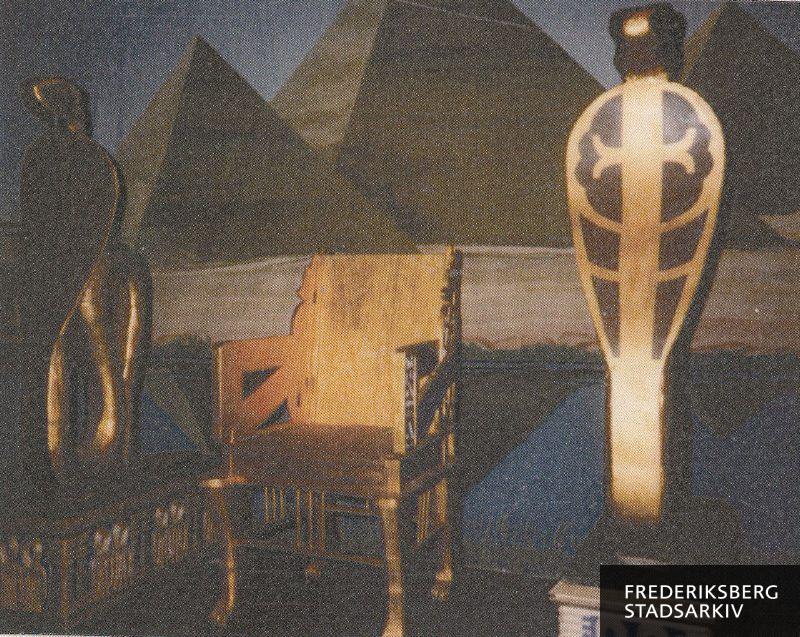 Cleopatras tronstol og med uræusslanger