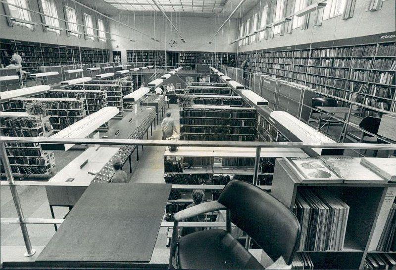 Interiøre Fra Udlånssalen Set Fra En Balkon På Frederiksberg Hovedbibliotek Kbhbillederdk 