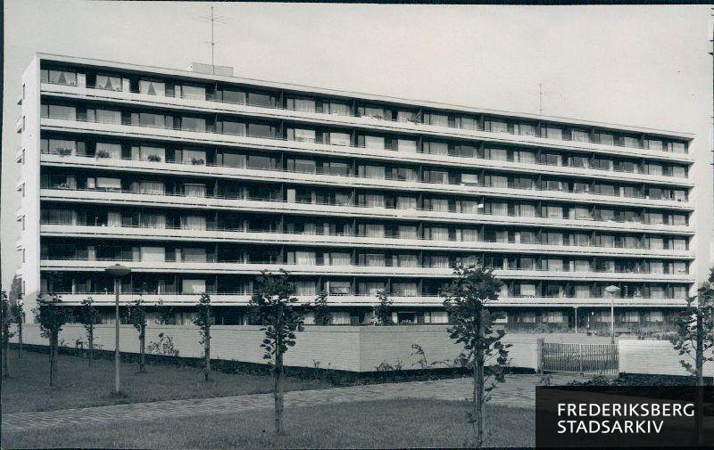 Den selvejende institution kollektivhuset Sofie amaligården, opført i 1965 ved arkitekterne Hvidt & Mølgaard-Nielsen