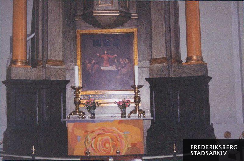 Interiør med altertavle i Frederiksberg Kirke