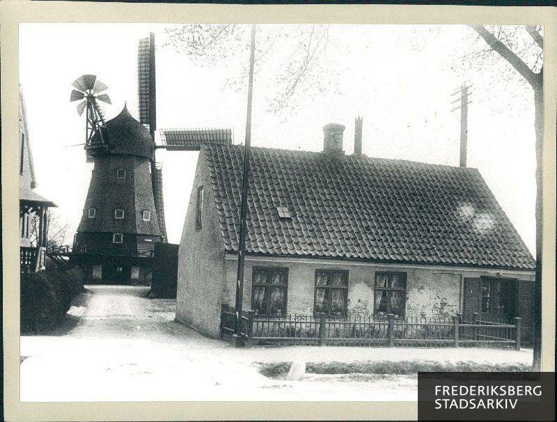 Indkørslen til møllen på Stjernemøllens Brødfabrik, der blev grundlagt i 1863