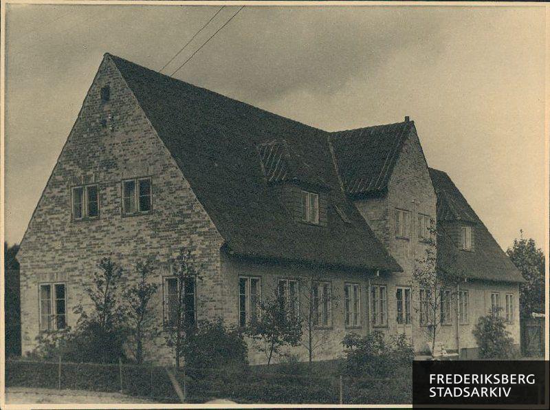 Villa opført i 1927 med Frederik Kiørboe som arkitekt
