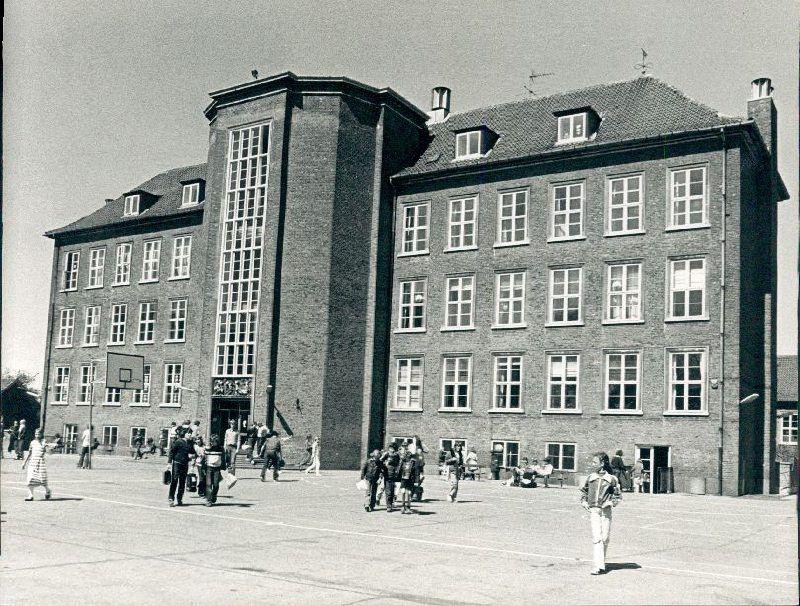 Søndermarkskolen set fra skolegården