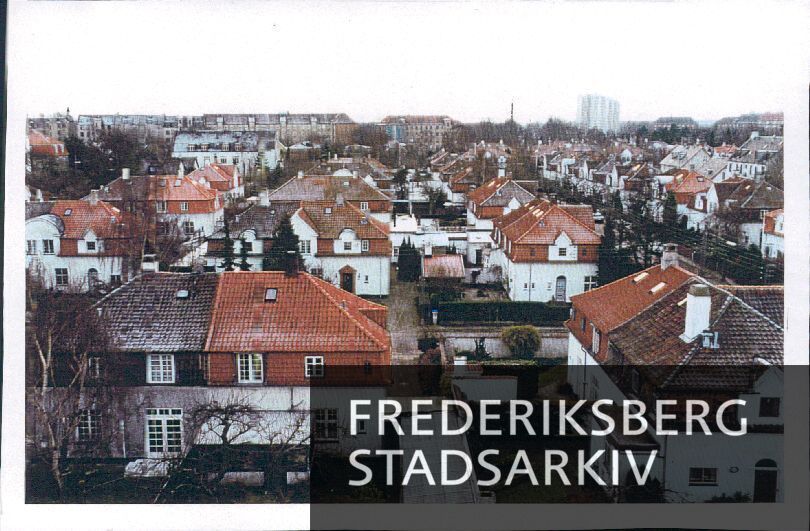 Udsigt over hvide huse i 'Den hvide by', set mod øst