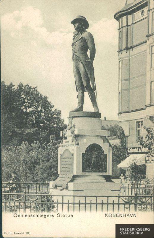 Statuen af Adam Oehlenschläger, der blev opstillet på den nuværende rådhusplads i 1897