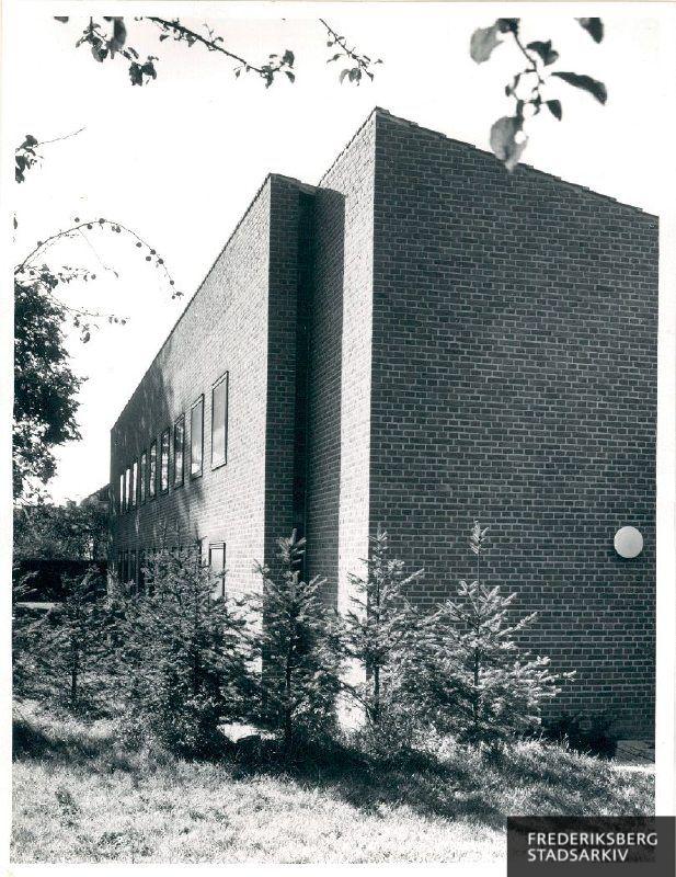 Sankt Lioba Kloster og Plejehjem, der er opført i 1964 ved arkitekt Carl R. Frederiksen, M.A.A. og som er præmieret for året 1964-1965 af Frederiksberg Kommune
