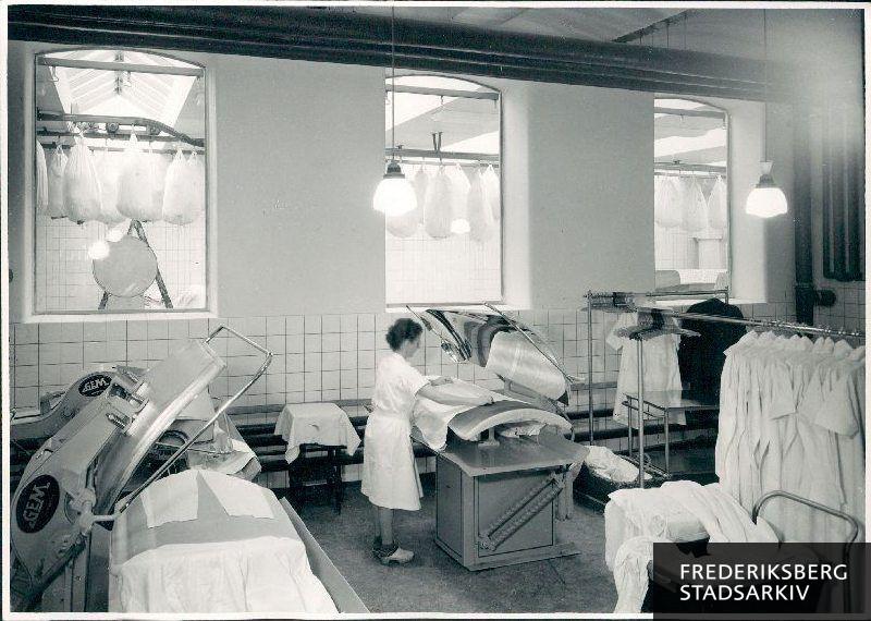 Interiør fra vaskeri på Frederiksberg Hospital