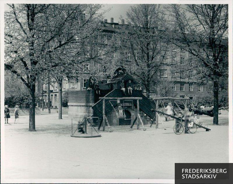 Røverborgen på legepladsen på Langelands Plads